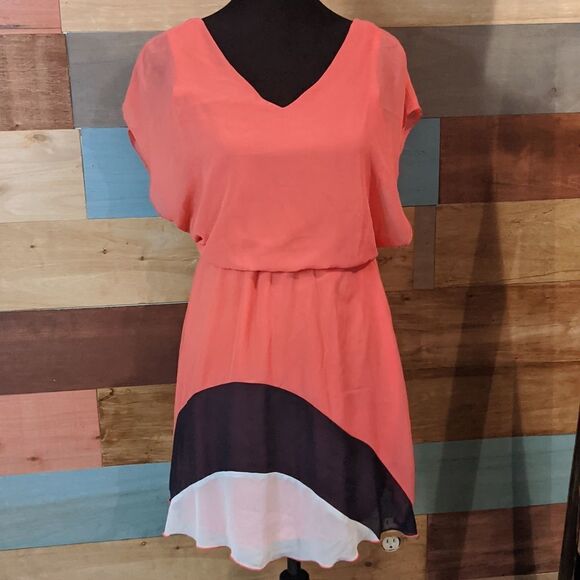 💜 5/$25 small pink and black and white dress - Picture 1 of 3